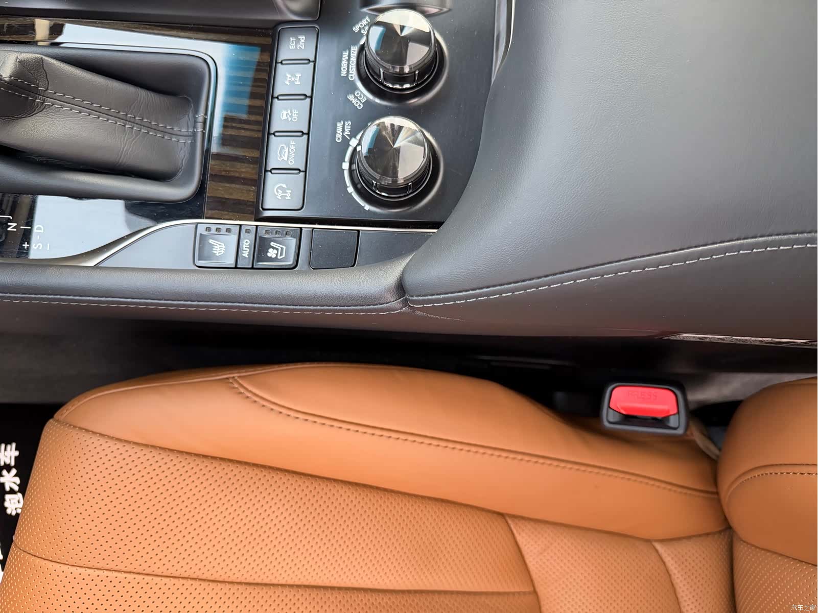 Lexus LX, 2022 14