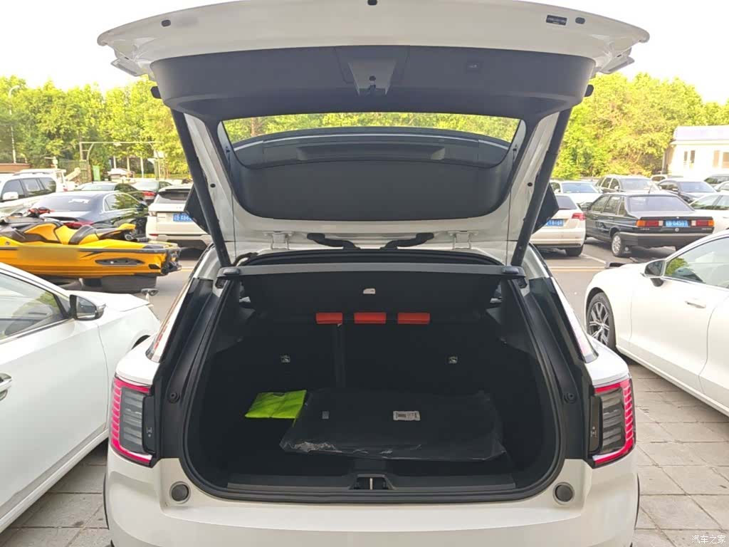 Volvo EX30, 2025 19