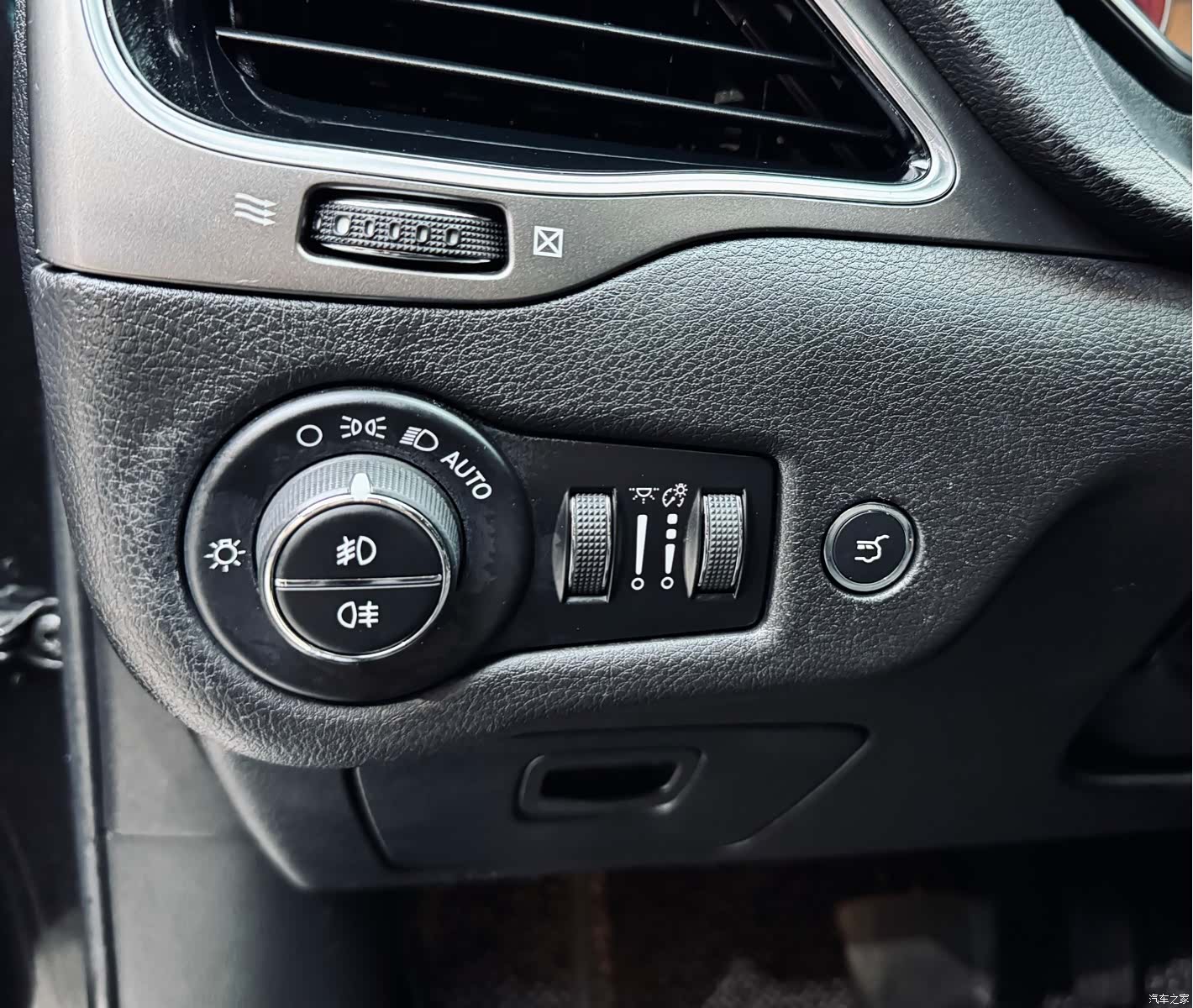 Jeep Cherokee, 2020 12