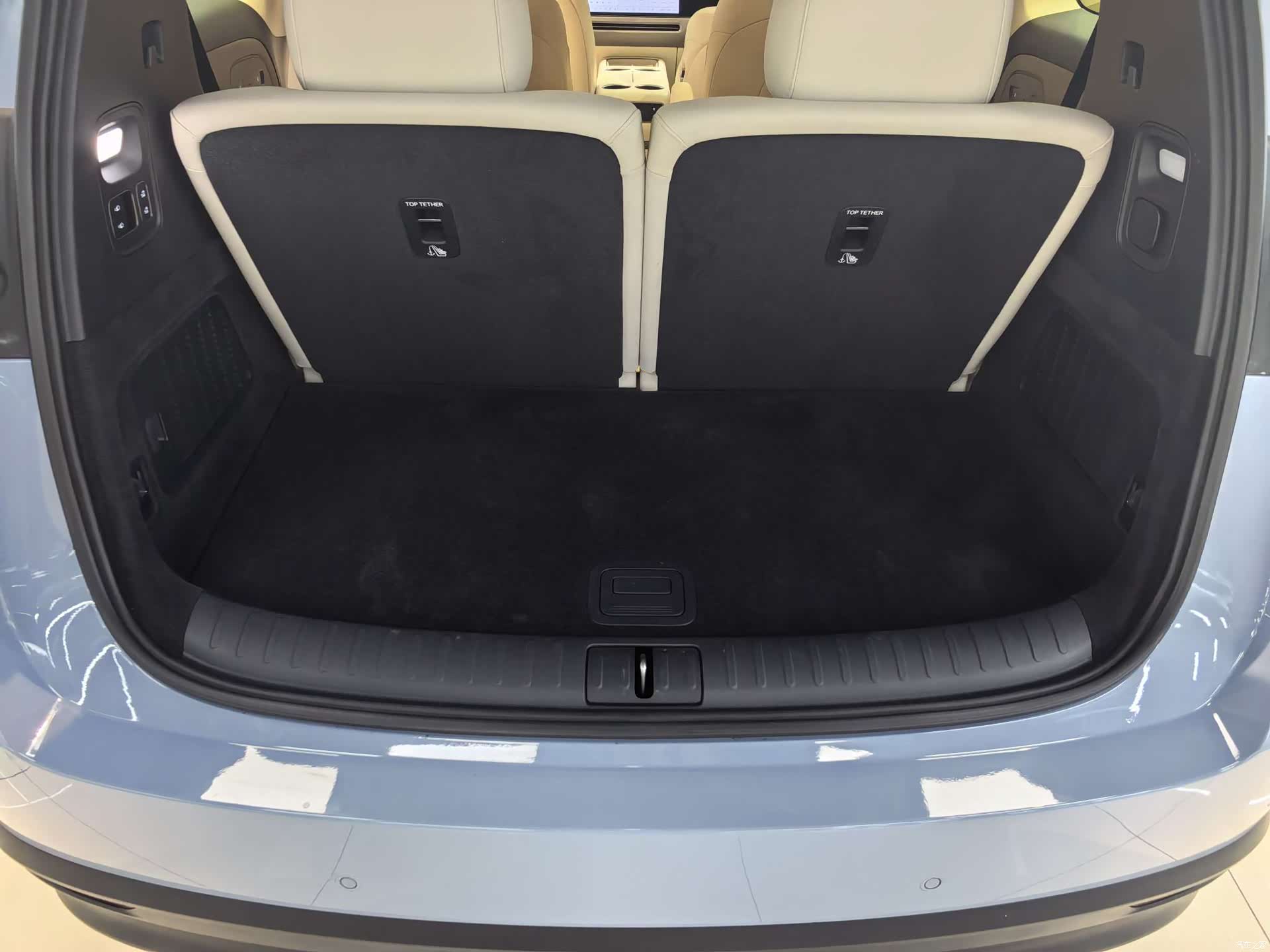 Li Auto i8, 2025 11