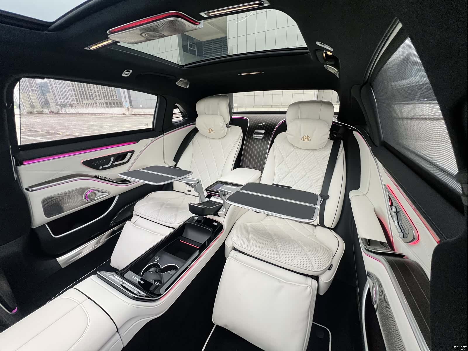 Maybach S-Class, 2023 12