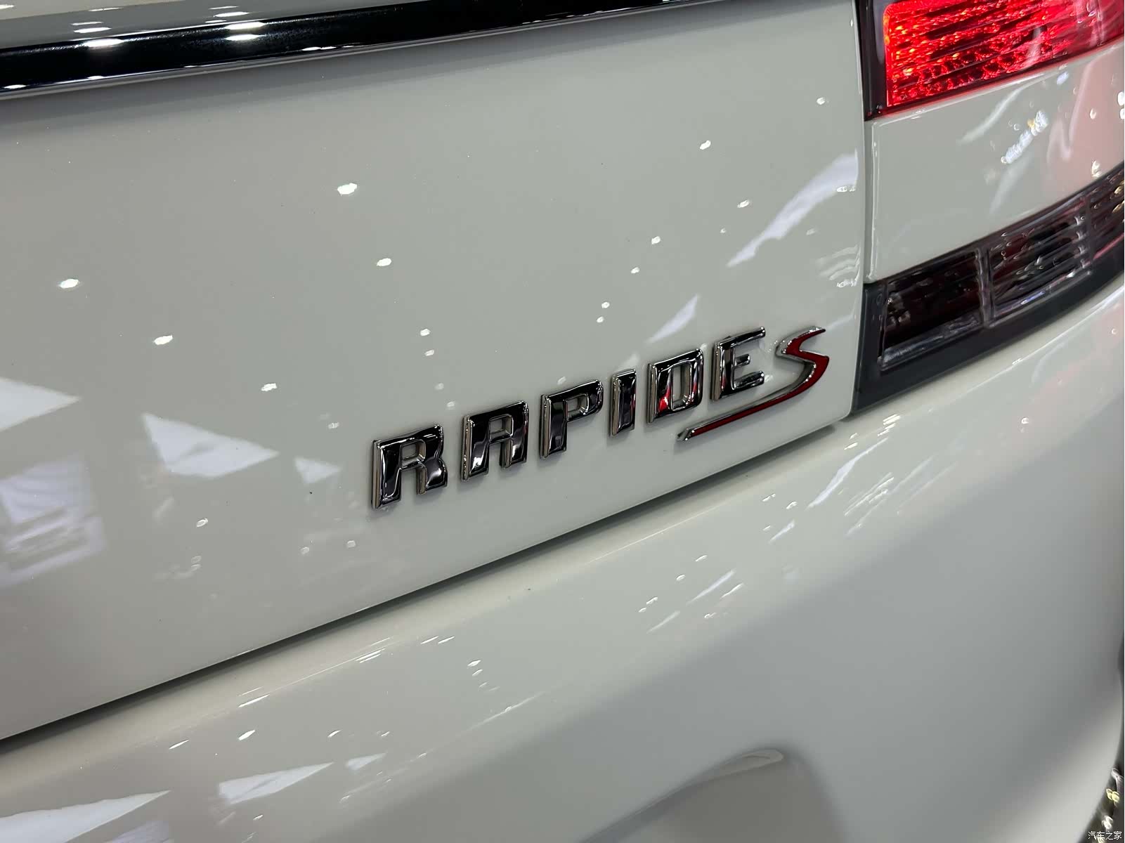 Aston Martin Rapide, 2017 7