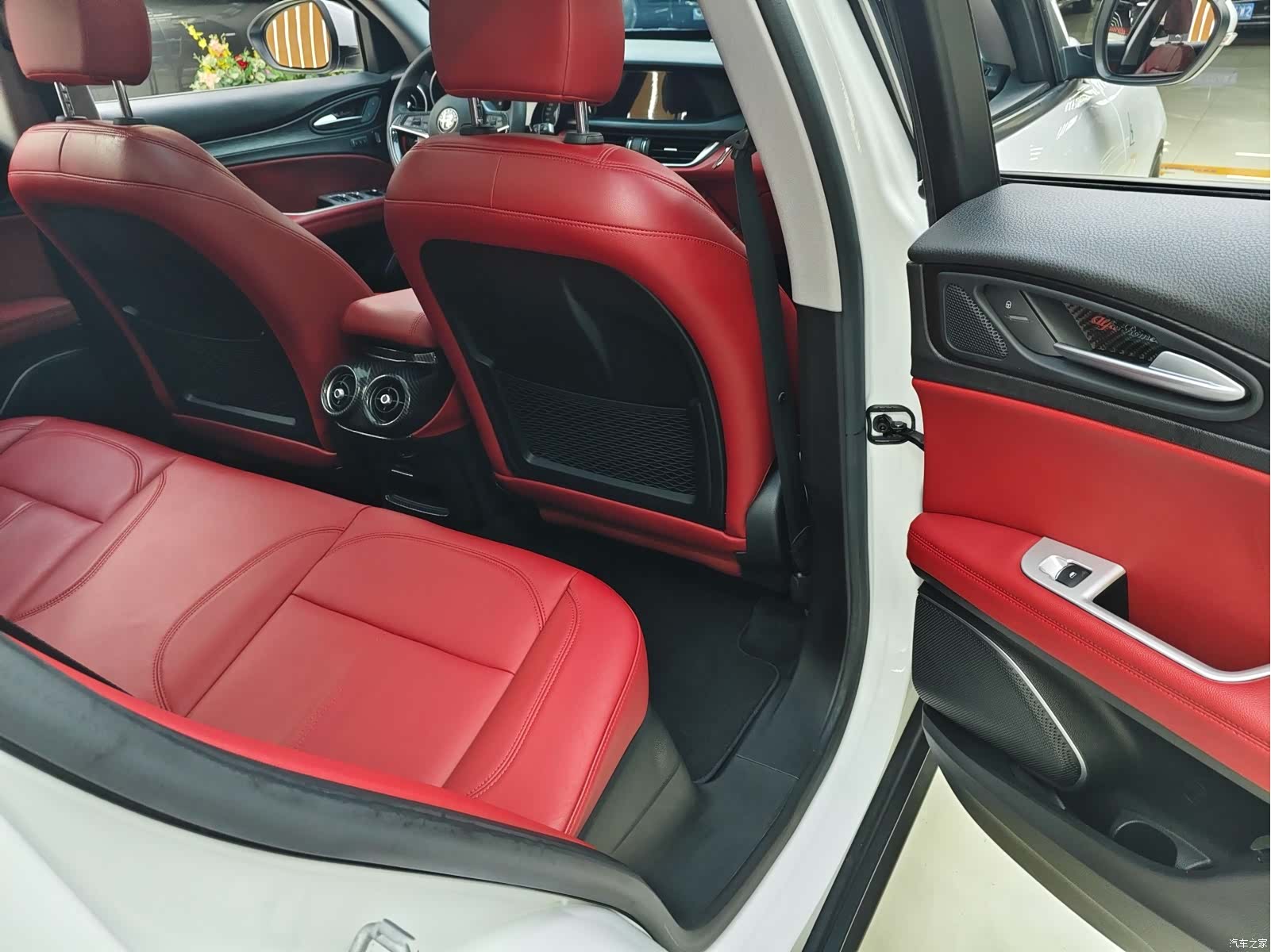 Alfa Romeo Stelvio, 2019 14