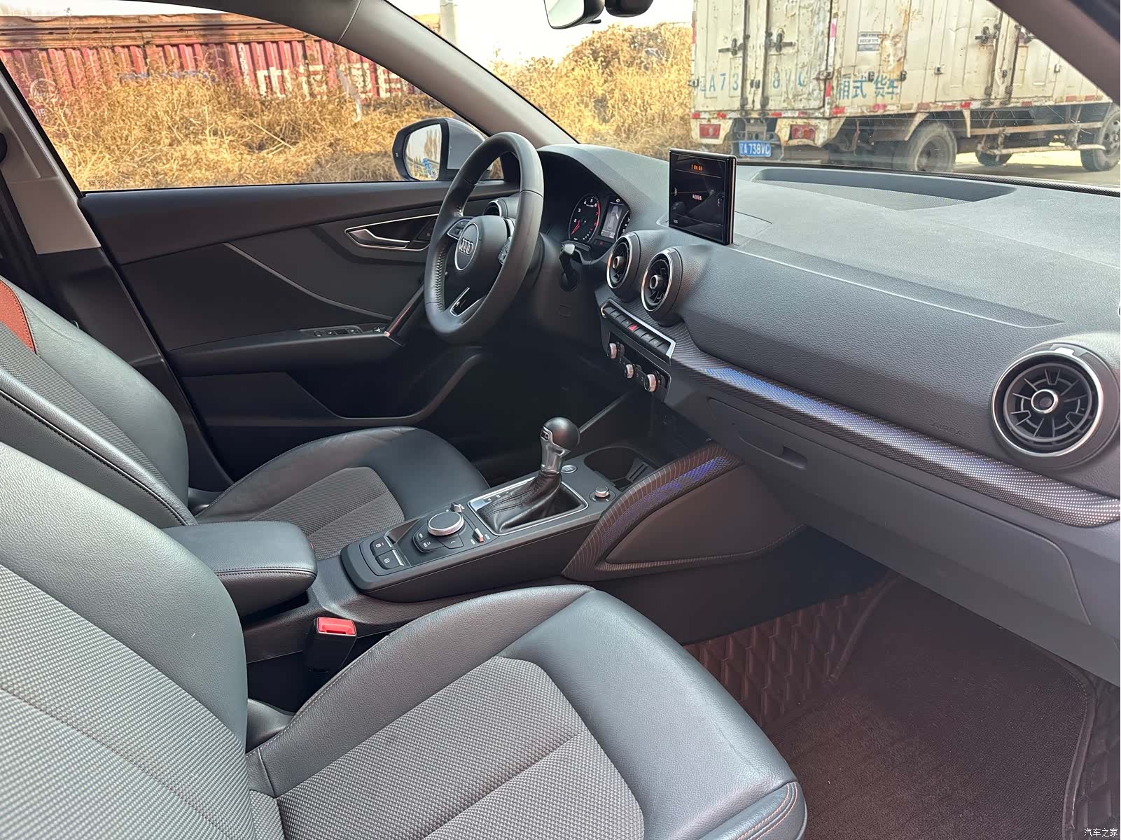 Audi Q2L, 2021 9