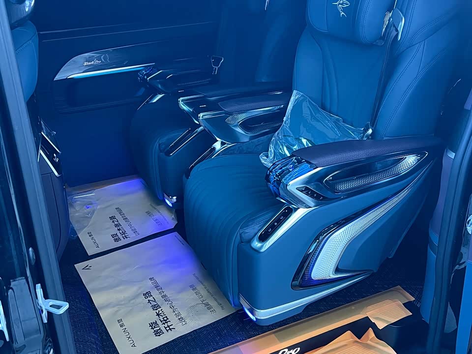 Mercedes-Benz V-class