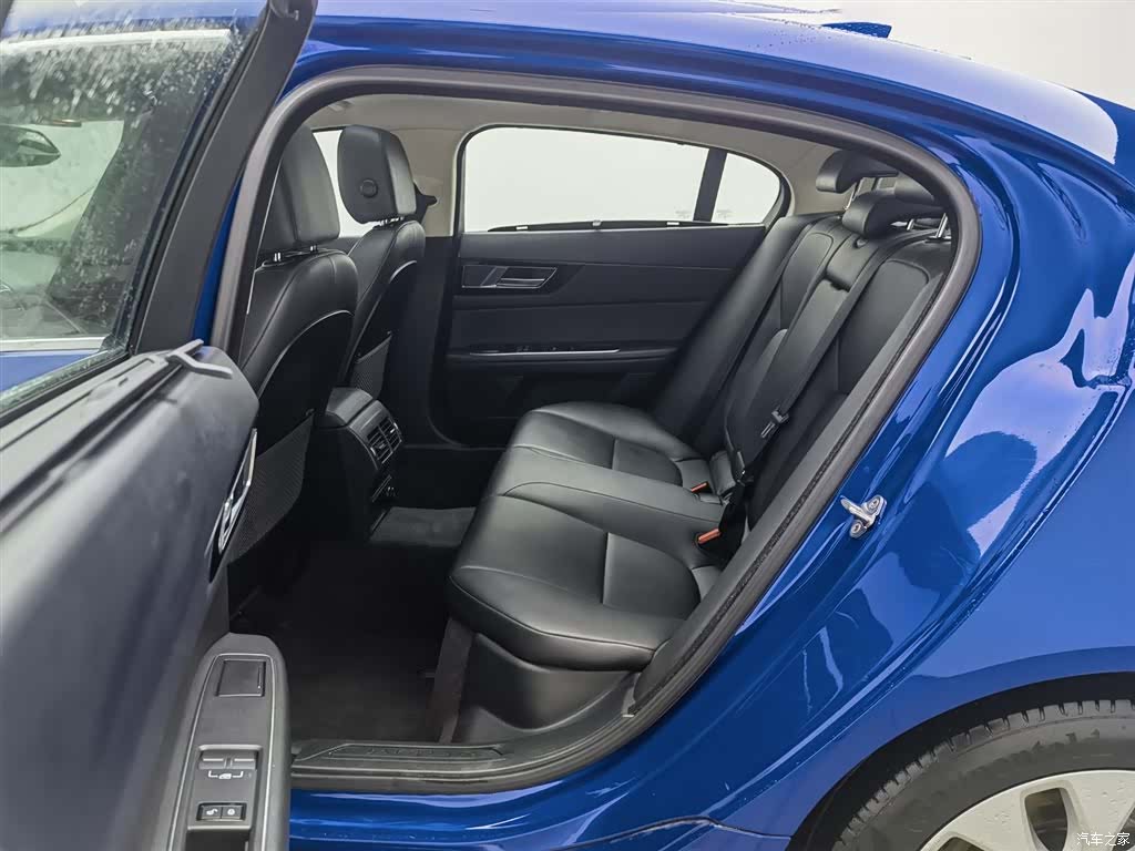 Land Rover XEL, 2018 15