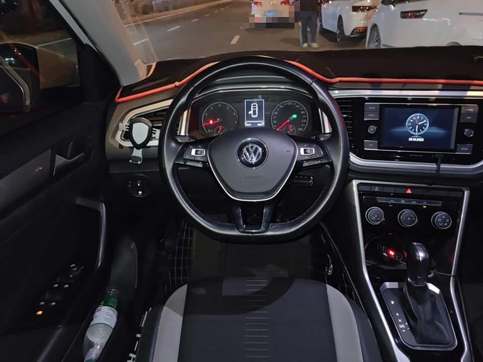 Volkswagen T-ROC exploring Songs
