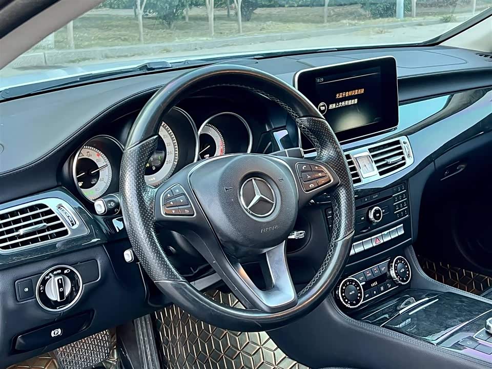 Mercedes-Benz CLS Mercedes-Benz CLS