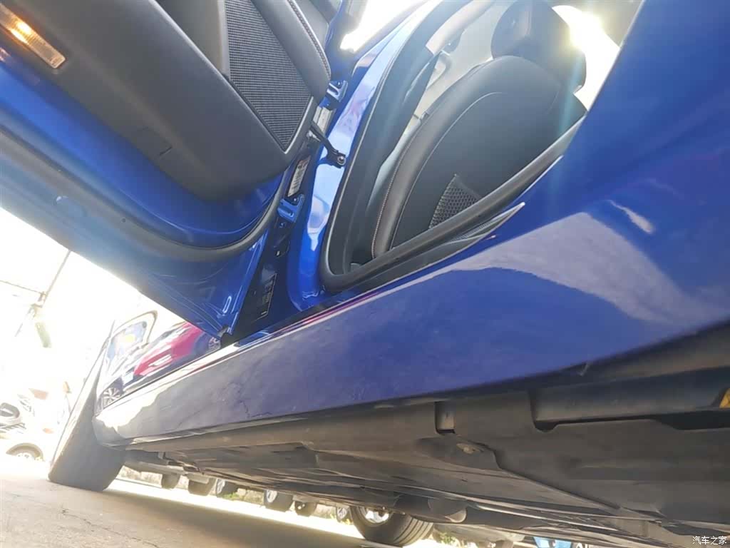 Land Rover XEL, 2019 22