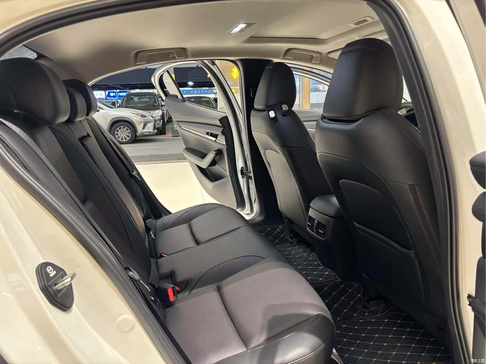Mazda Mazda3, 2025 11