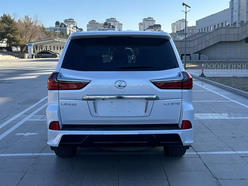 Lexus LX