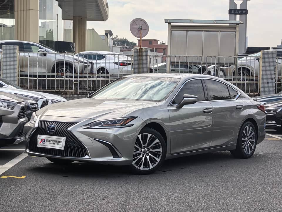 Lexus ES