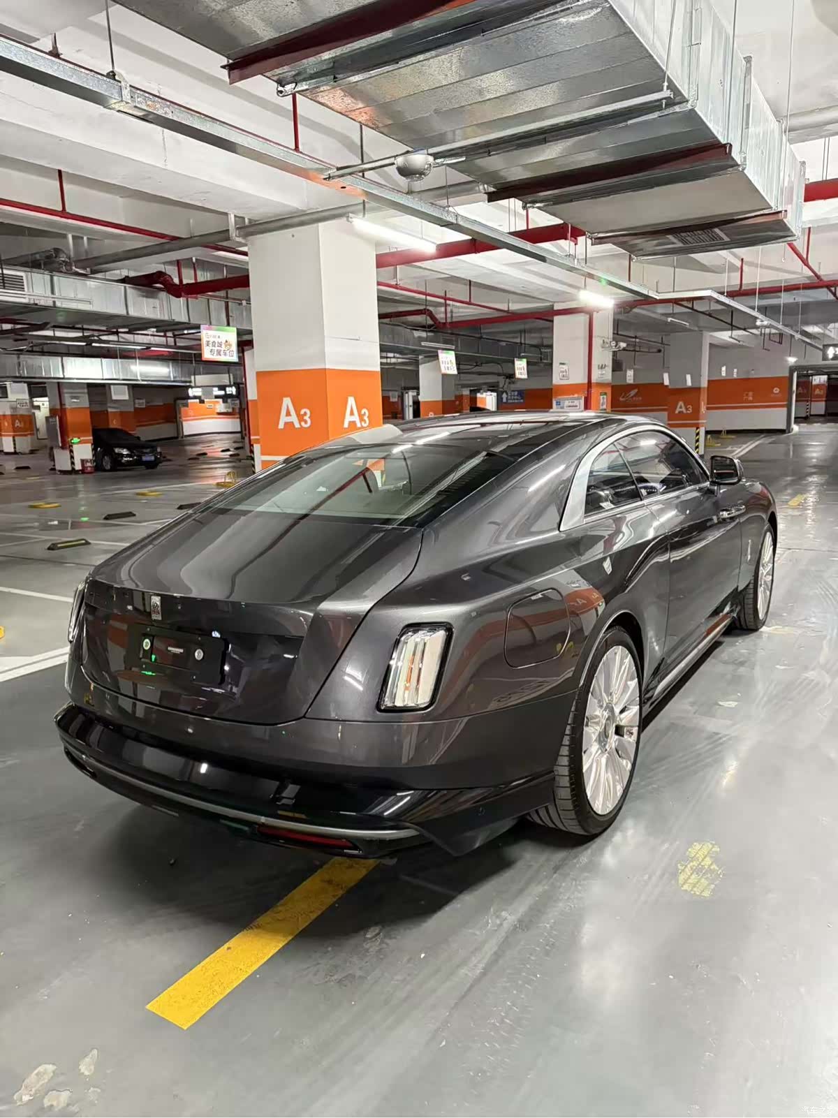 Rolls-Royce Spectre, 2025 3