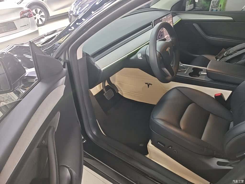 Tesla Model Y, 2023 16