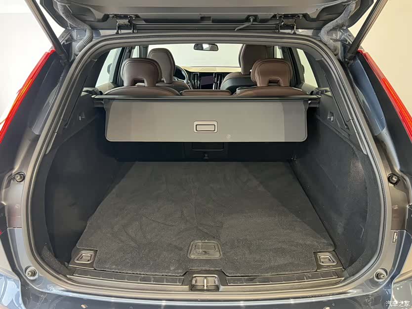 Volvo XC60, 2025 8