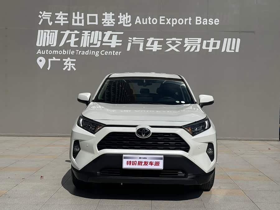 Toyota RAV4 2022, фото 2