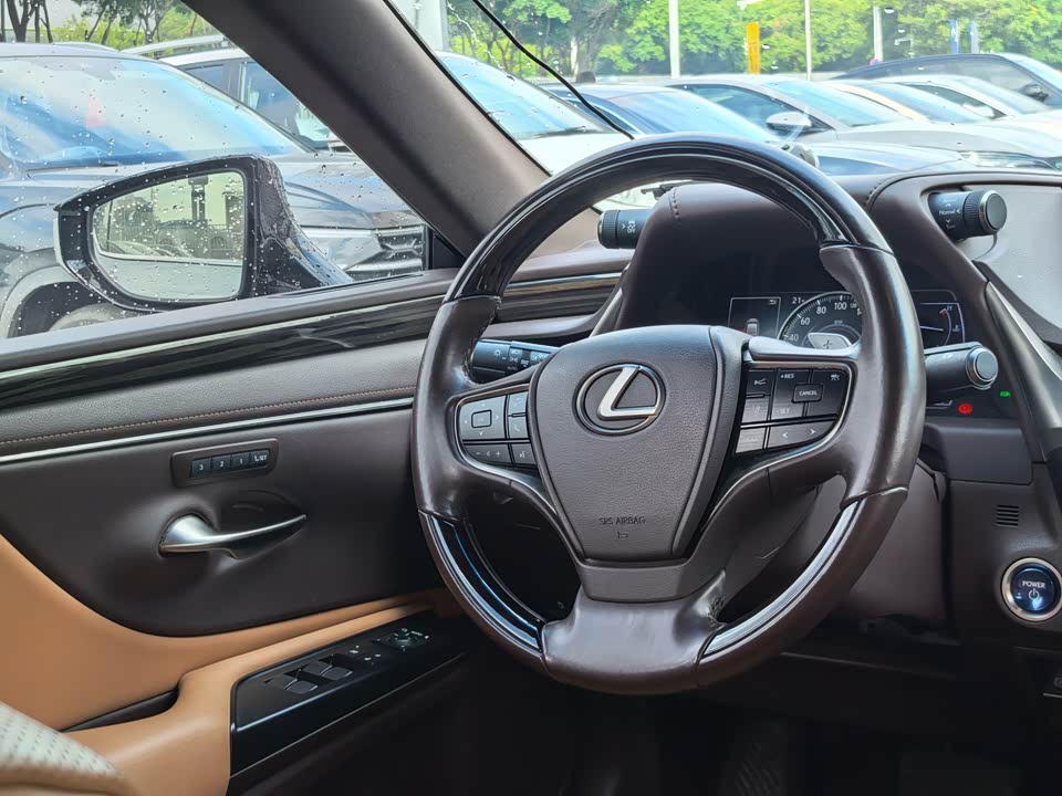 Lexus ES