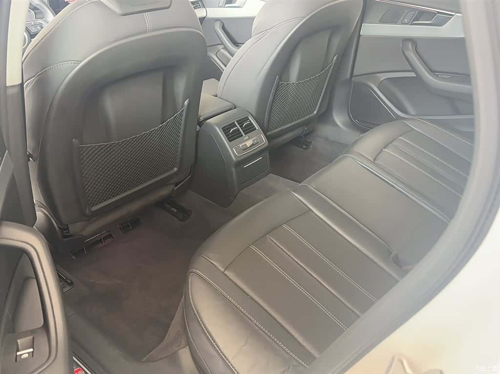 Audi A4L, 2022 13