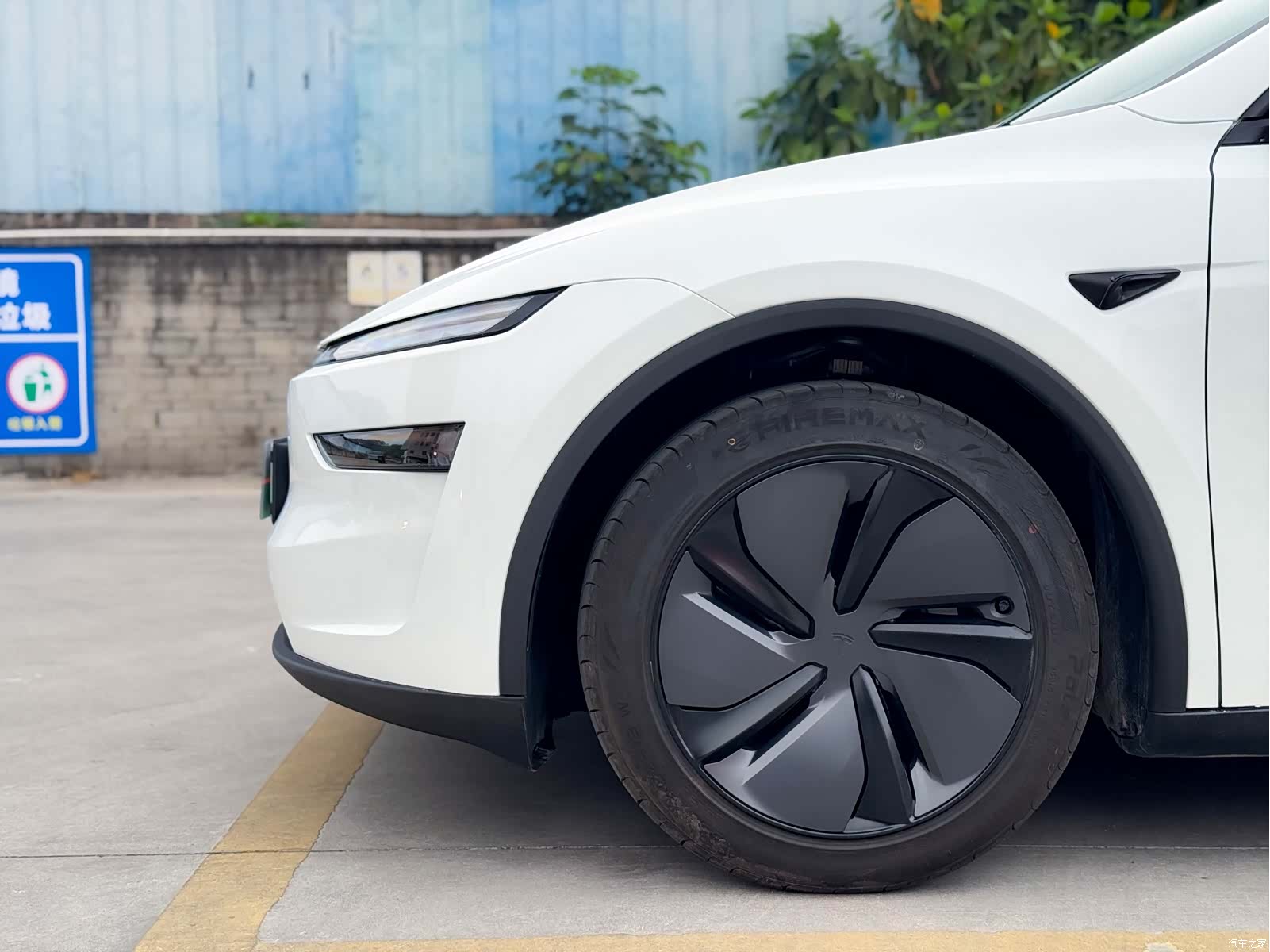 Tesla Model Y, 2025 8