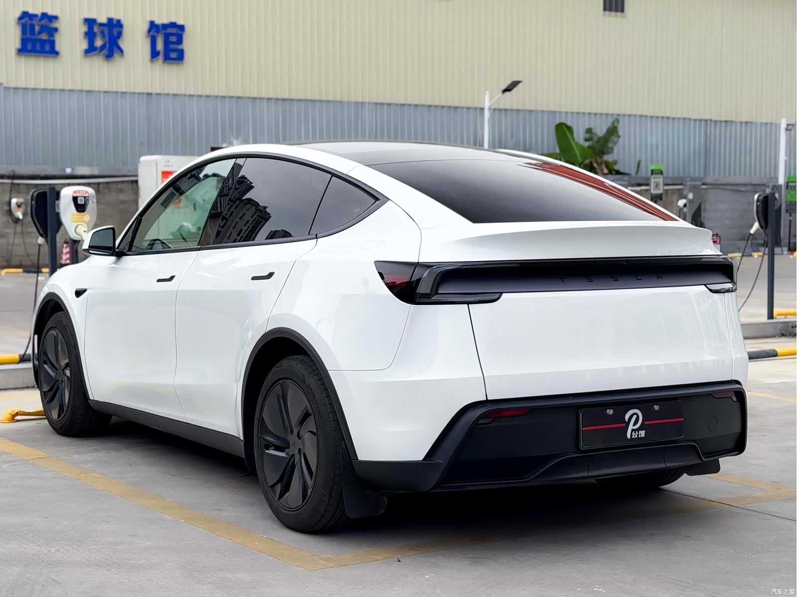 Tesla Model Y, 2025 4
