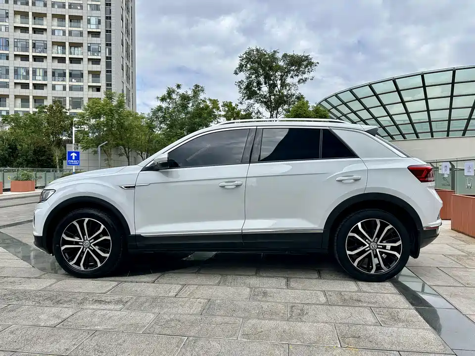 Volkswagen T-ROC exploring Songs