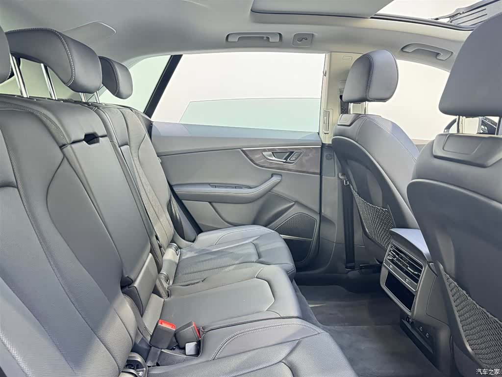 Audi Q8, 2025 8