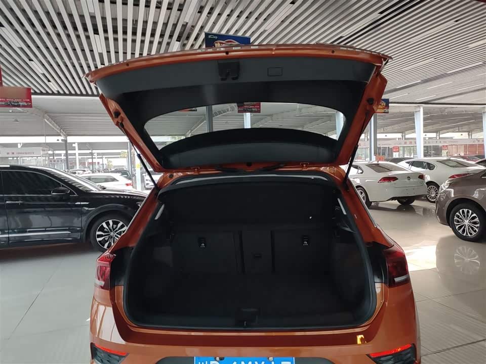 Volkswagen T-ROC exploring Songs