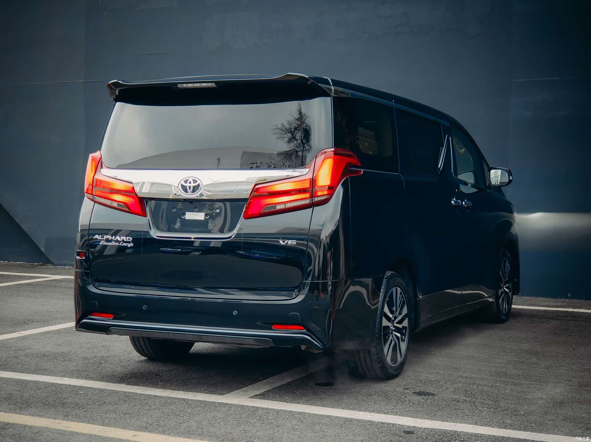 Toyota Alphard, 2018 3