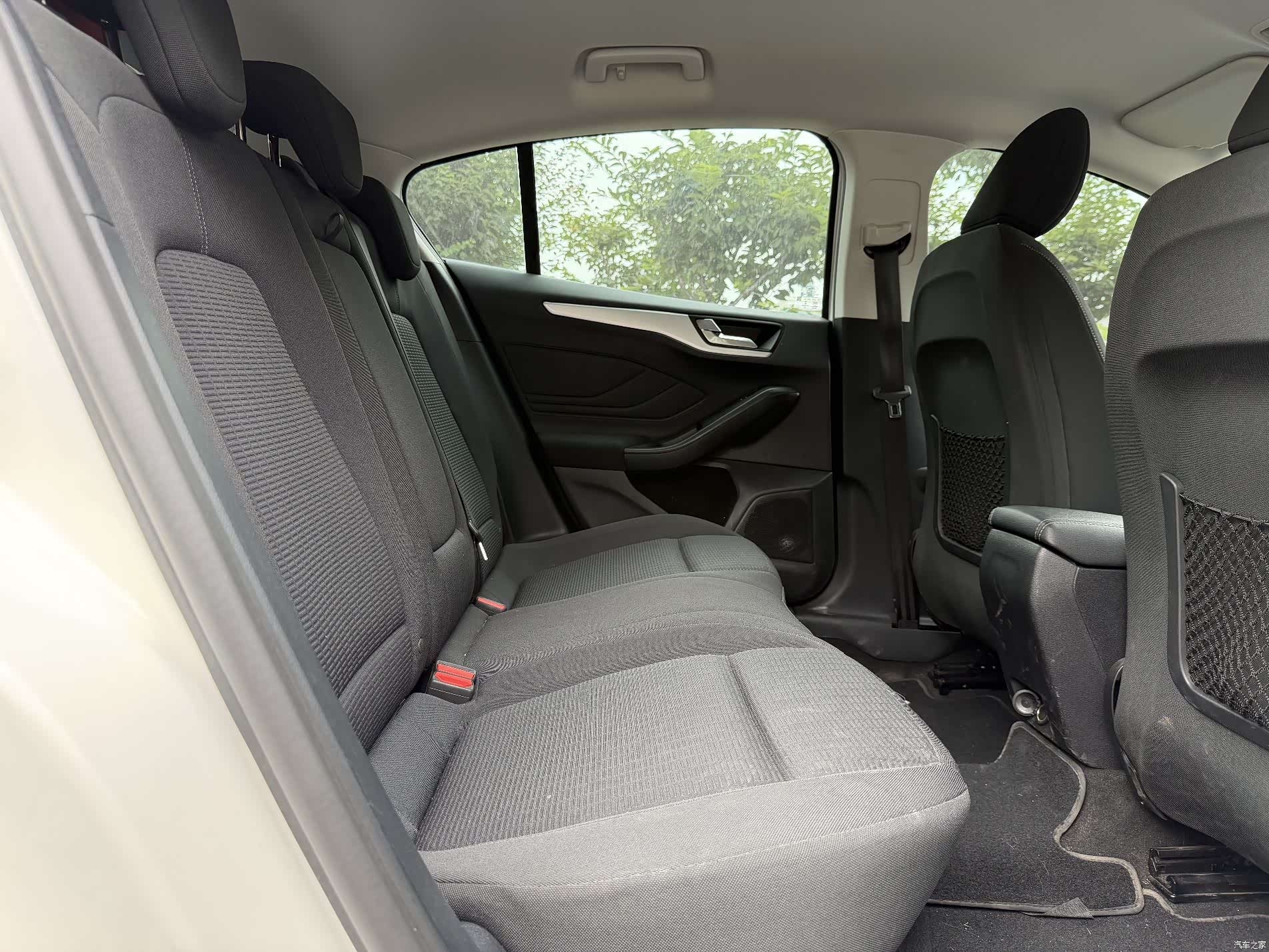 Ford Focus, 2019 10