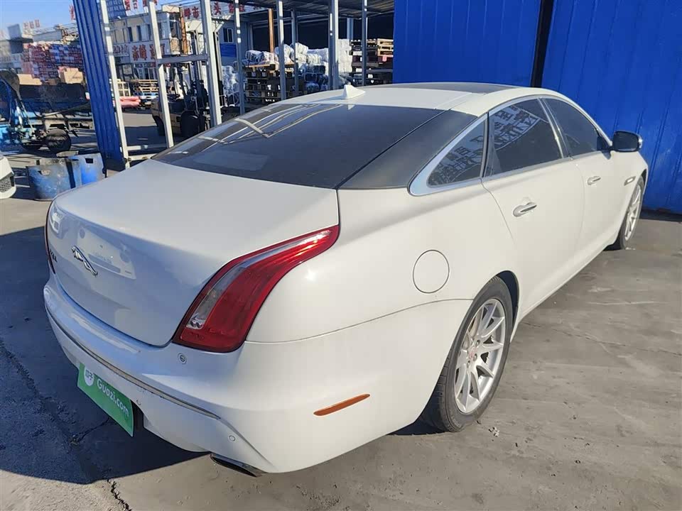 Jaguar XJ