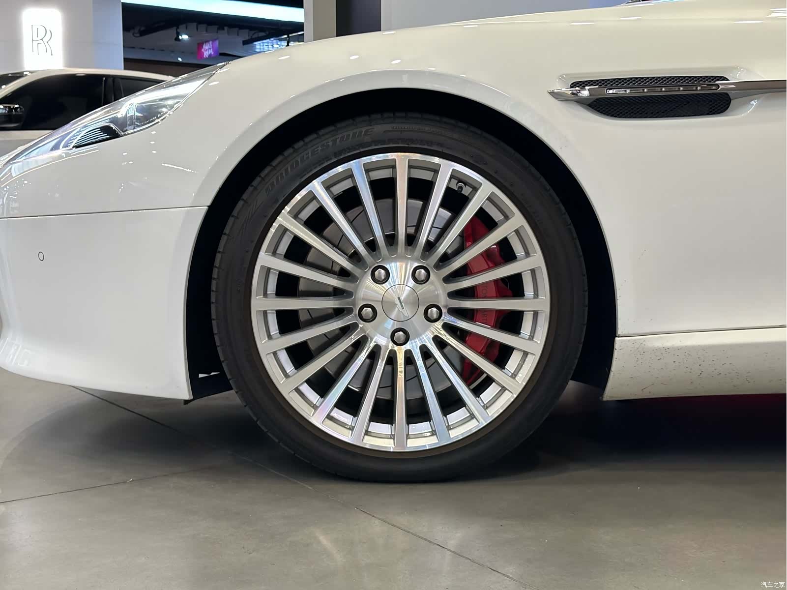 Aston Martin Rapide, 2017 9