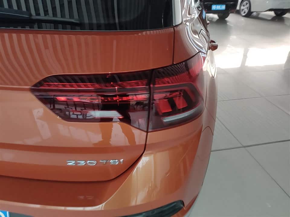 Volkswagen T-ROC exploring Songs