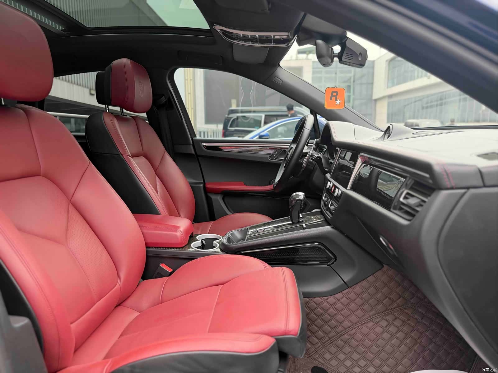 Porsche Macan, 2022 все фото