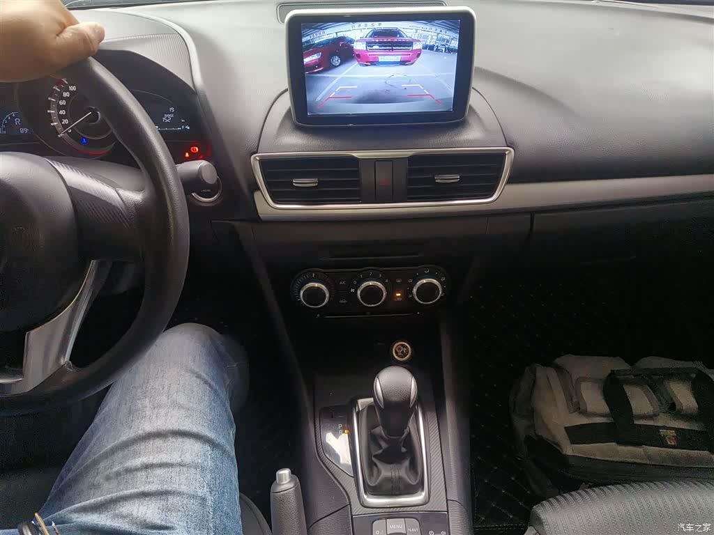 Mazda Mazda3, 2015 14