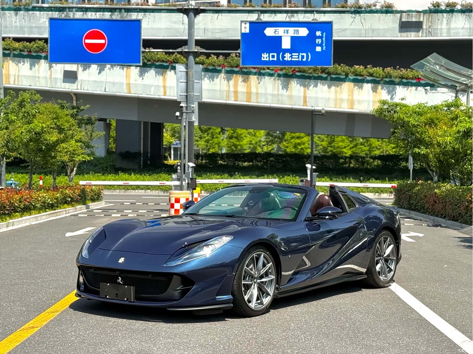 Ferrari 812, 2023 3