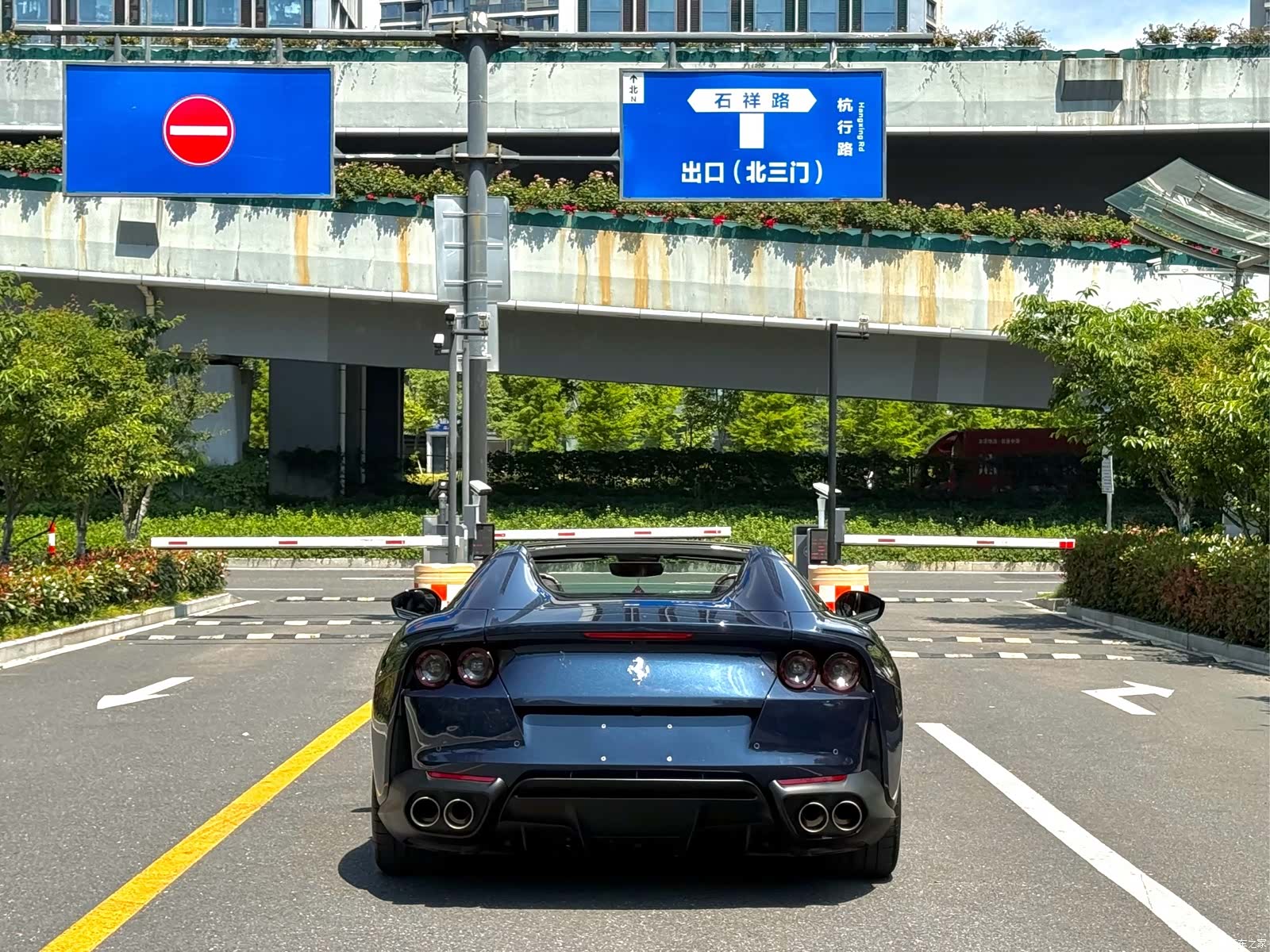 Ferrari 812, 2023 8