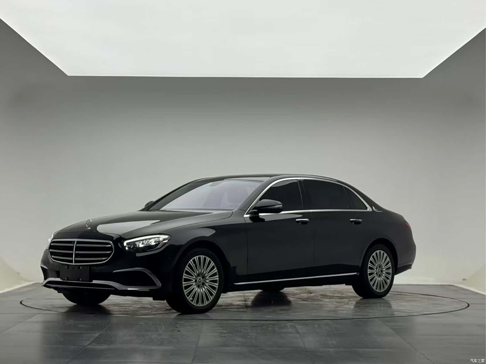 Mercedes-Benz E-Class, 2022 3