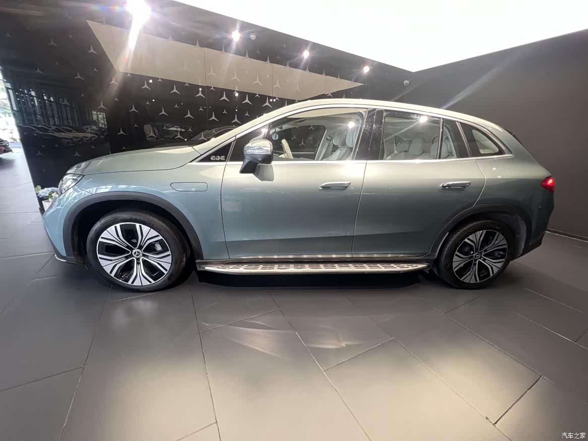 Mercedes-Benz EQE, 2024 3