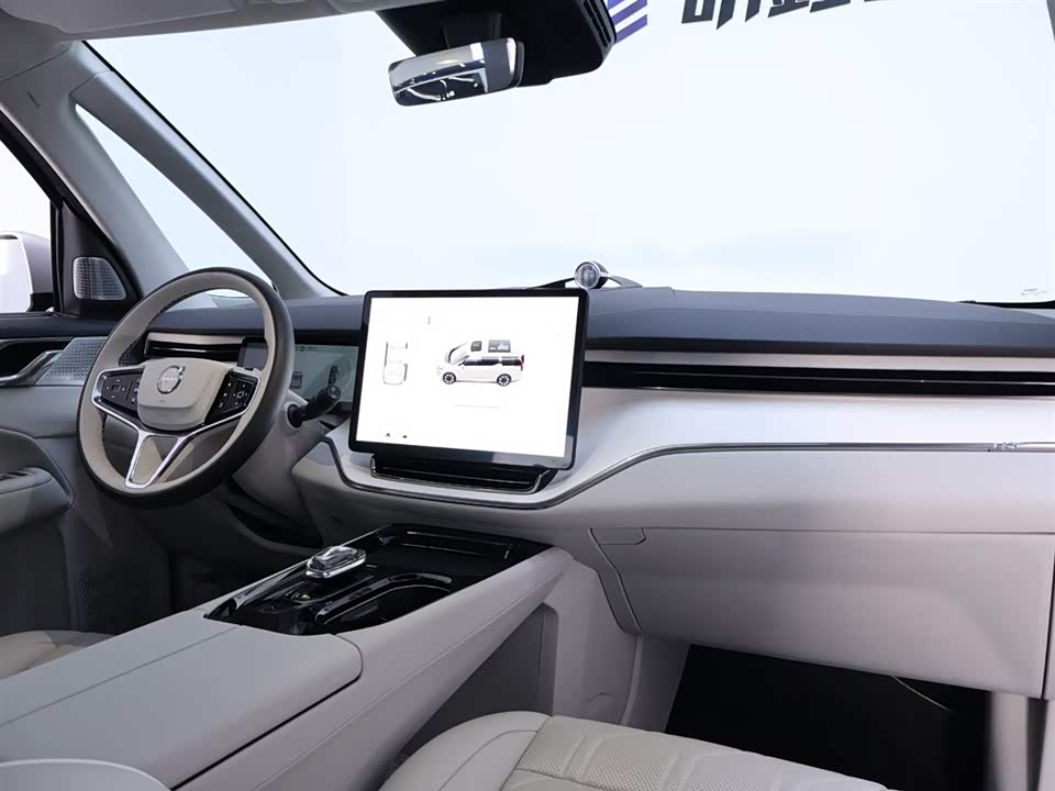 Volvo EM90