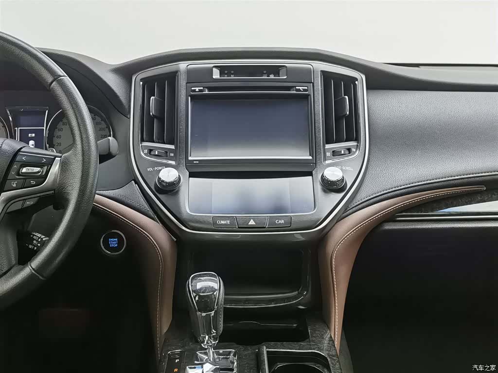 Toyota Crown, 2018 12