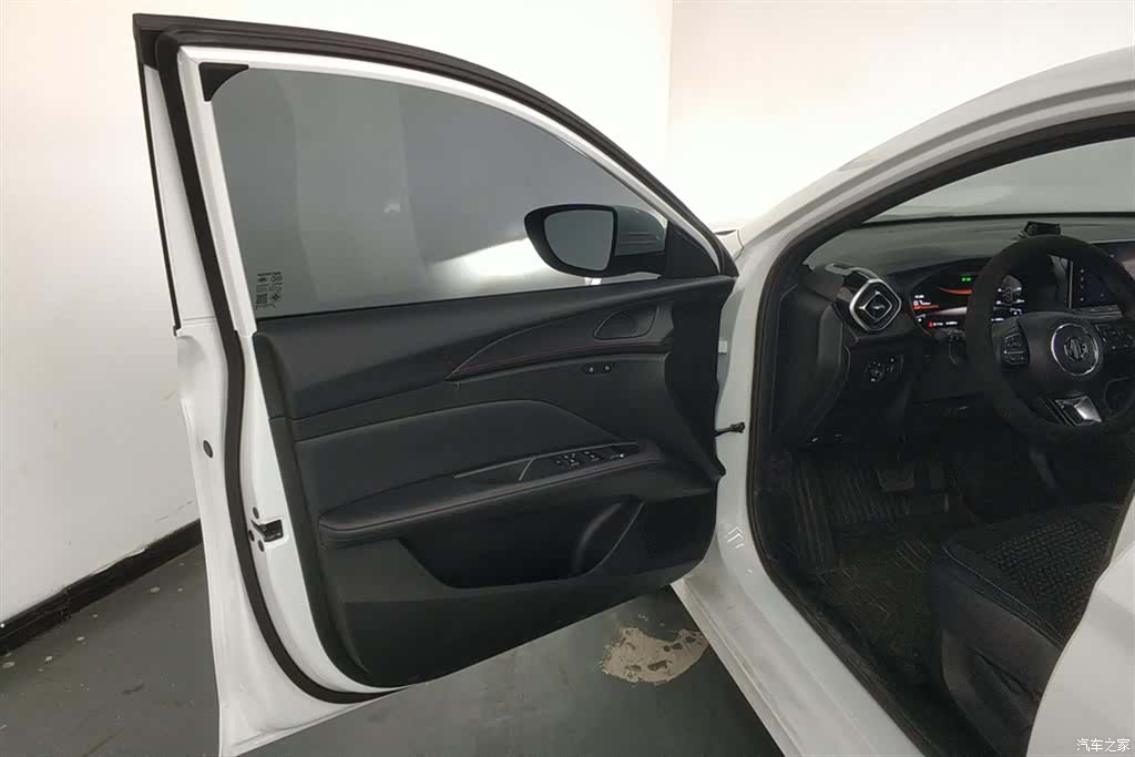 MG MG5, 2025 7