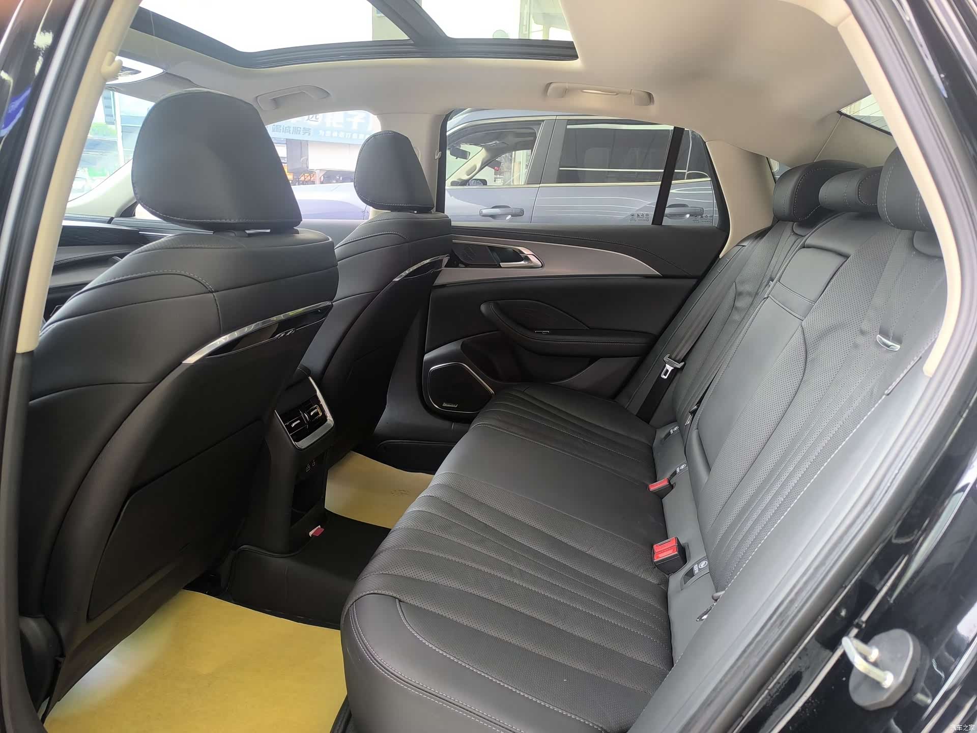 Hongqi H5, 2023 7