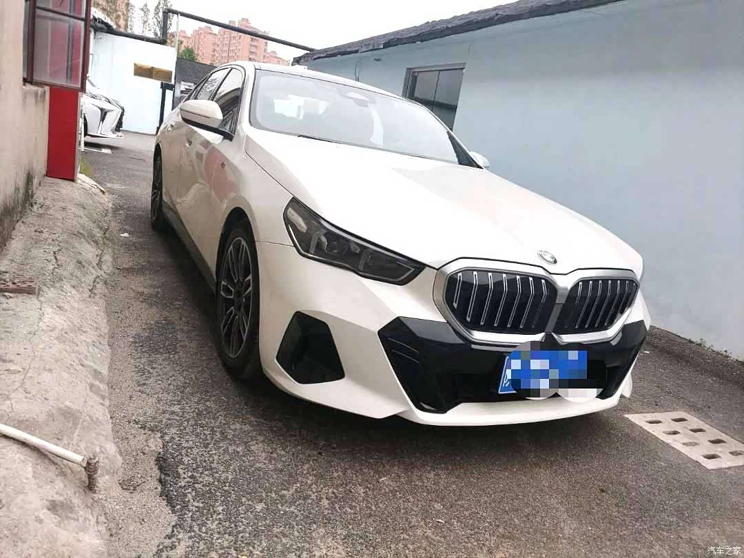 BMW 5 Series, 2025 1