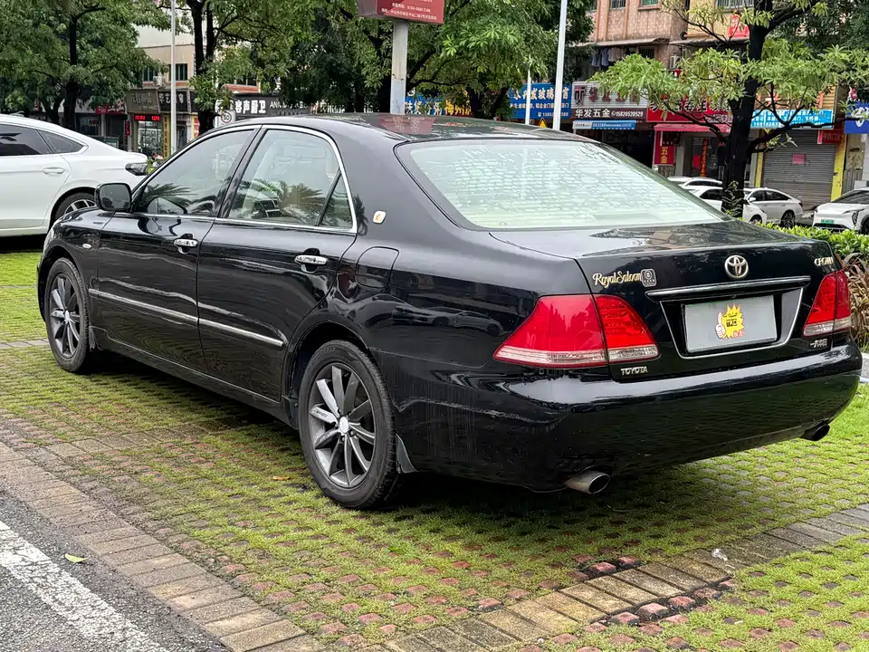 Toyota crown