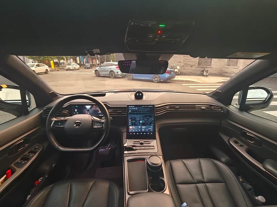 NIO ES8