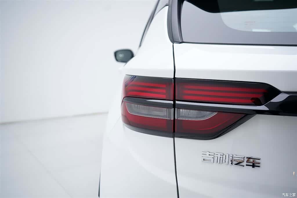 Geely Coolray, 2025 14