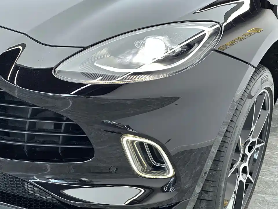 Aston Martin DBX Aston Martin DBX