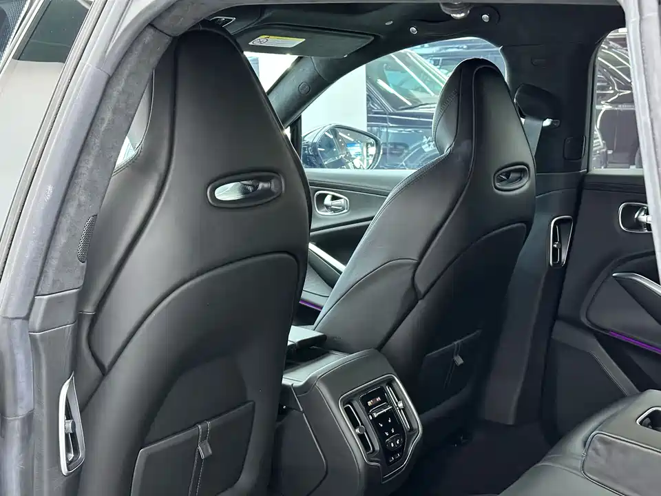 Aston Martin DBX Aston Martin DBX