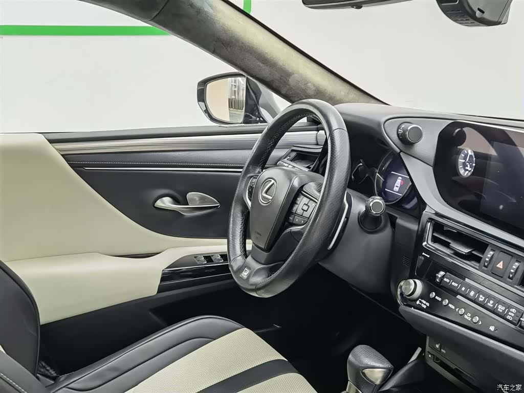 Lexus ES, 2022 22