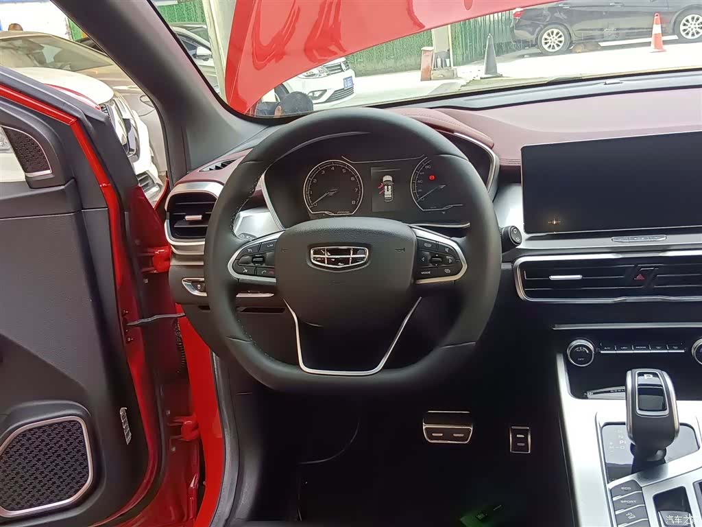 Geely Coolray, 2021 3
